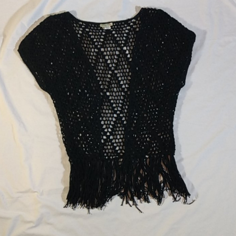 Black short sleeve macrame cardigan